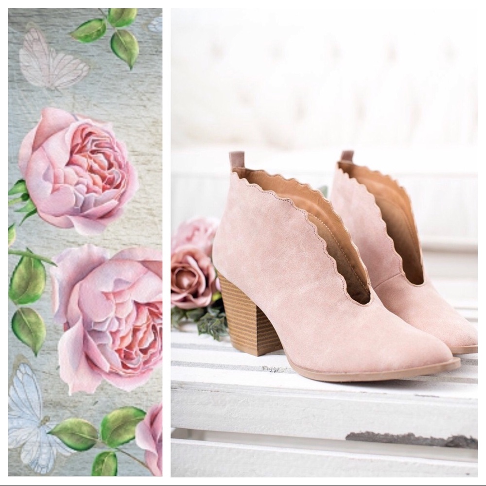 Qupid Pink Scalloped V Cut Edge Booties Sz 9 EUC - Picture 1 of 8